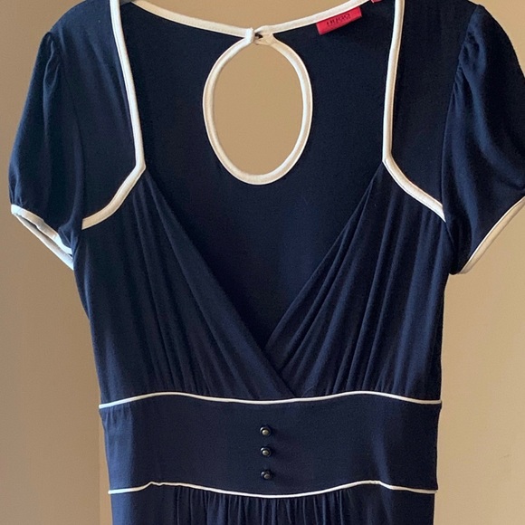 Hugo Boss Dress with white trim - Picture 6 of 7